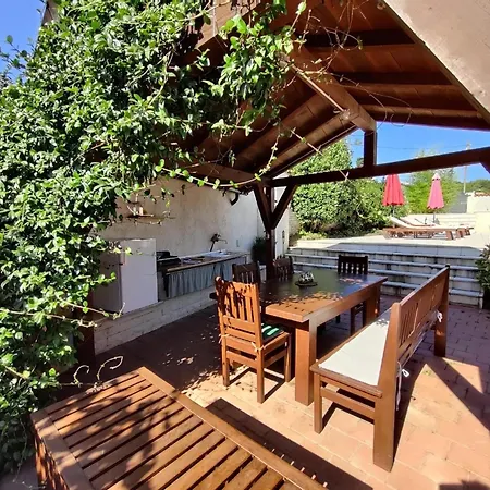 Sabina Mit Zwei Und Pool Ferienhaus Pula