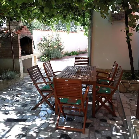 Sabina Mit Zwei Und Pool Ferienhaus Pula
